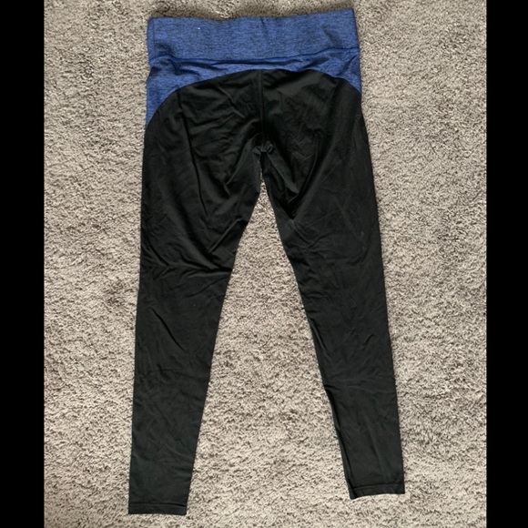 Victoria’s Secret PINK yoga leggings - Picture 2 of 4